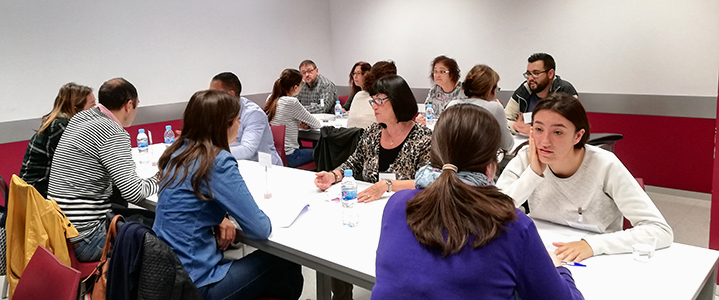 Los alumnos del Curso de Venta y Manipulación de productos Frescos del Grupo Incorpora Barcelona participan en un speed dating laboral
