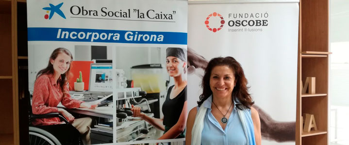 Martina, voluntaria de ”la Caixa”, comparte su experiencia en recursos humanos con usuarios y técnicos del programa Incorpora