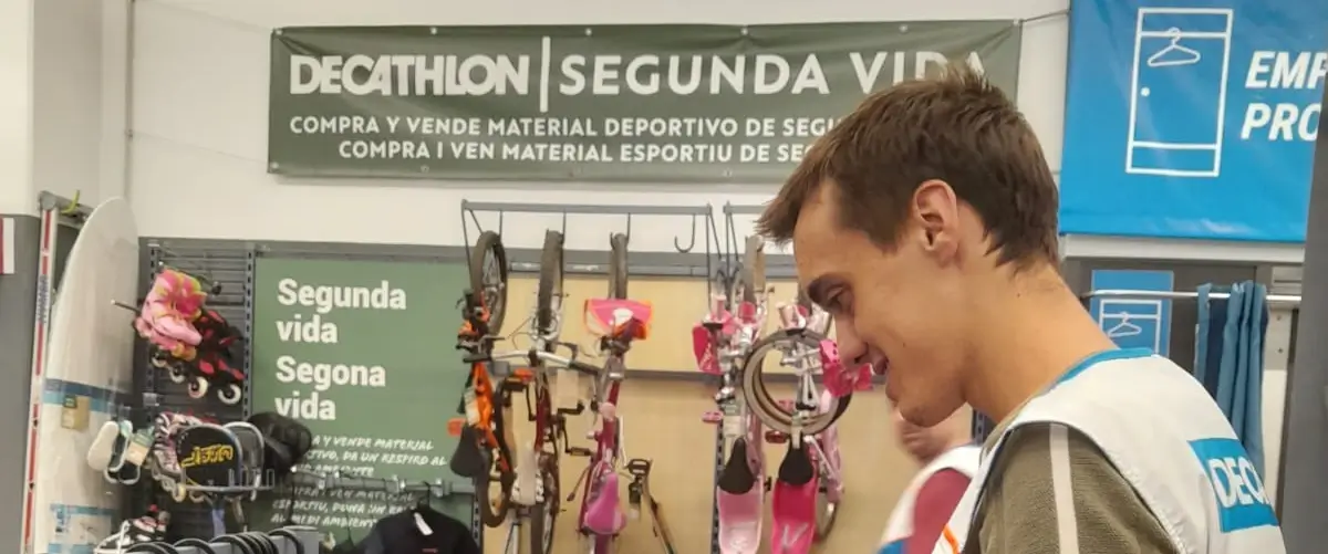 Bryan Ponferrada y su inserción laboral con el apoyo del programa Incorpora y el compromiso social de Decathlon