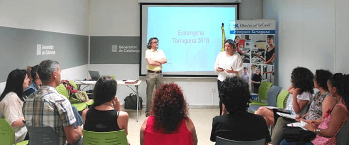 Técnicos del programa Incorpora participan en una sesión formativa sobre procesos de regularización y arraigo para personas migrantes